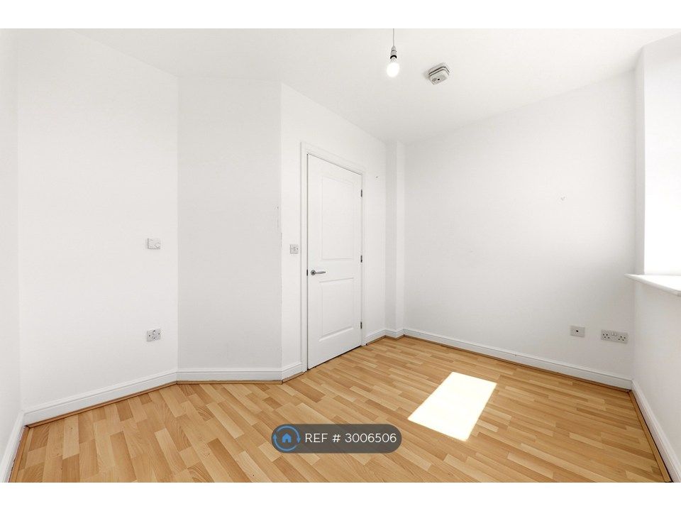 Property photo 3 of 13 Bed A