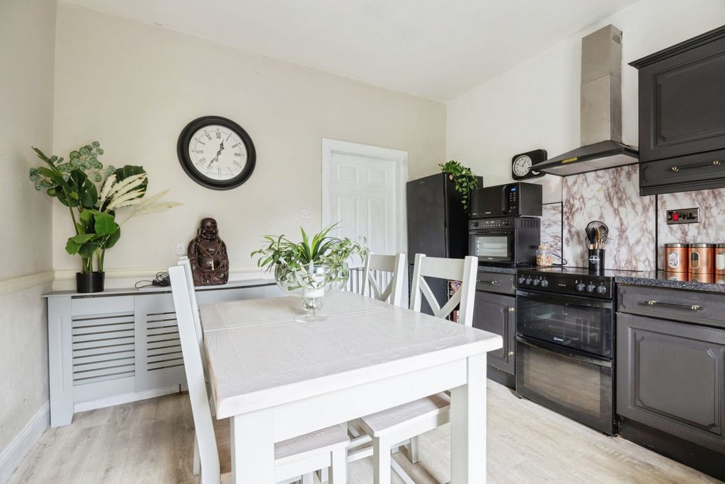 Property photo 3 of 20 Kitchen
