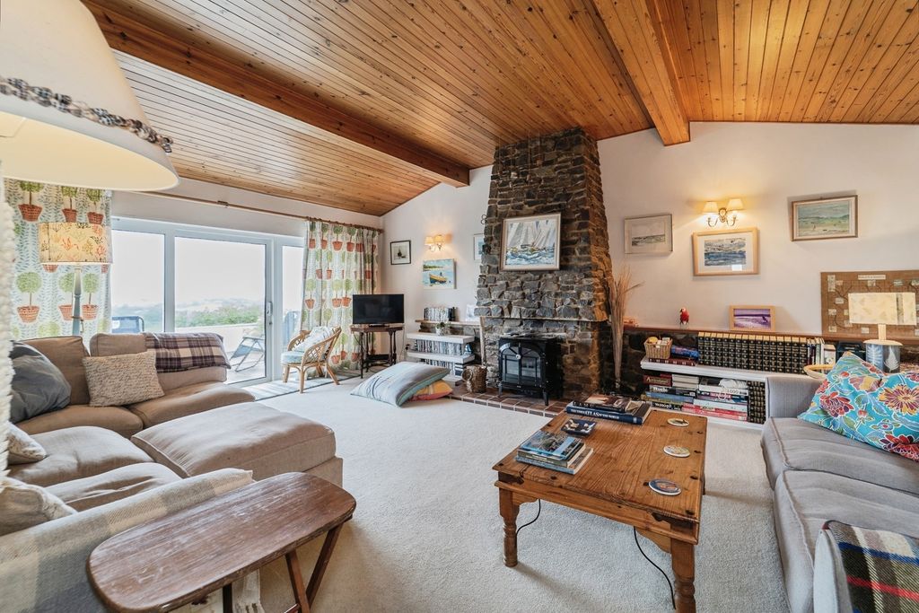 Property photo 3 of 24 Pbox-Img.Jpg