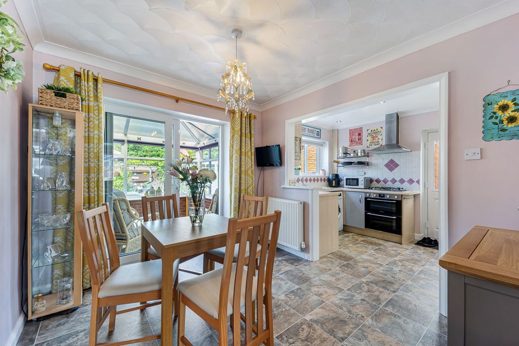 Property photo 2 of 31