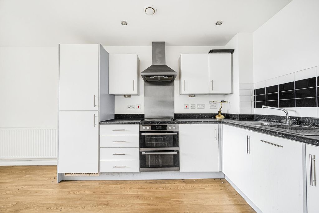 Property photo 3 of 8 Kitchen