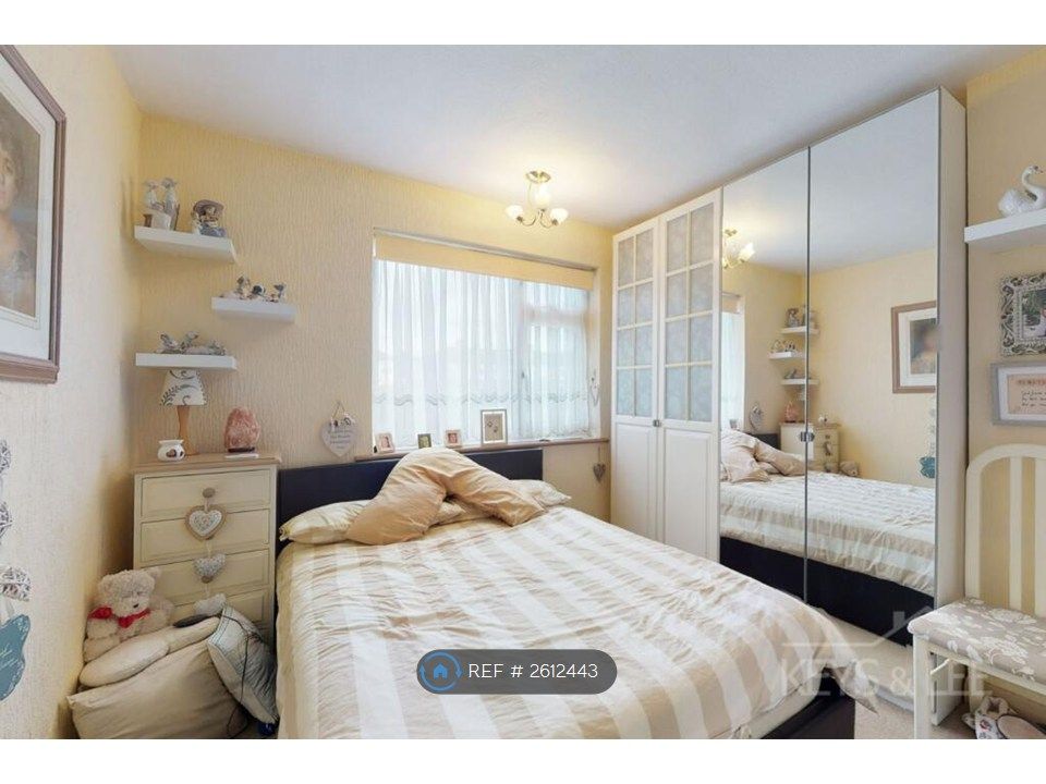 Property photo 1 of 5 Room