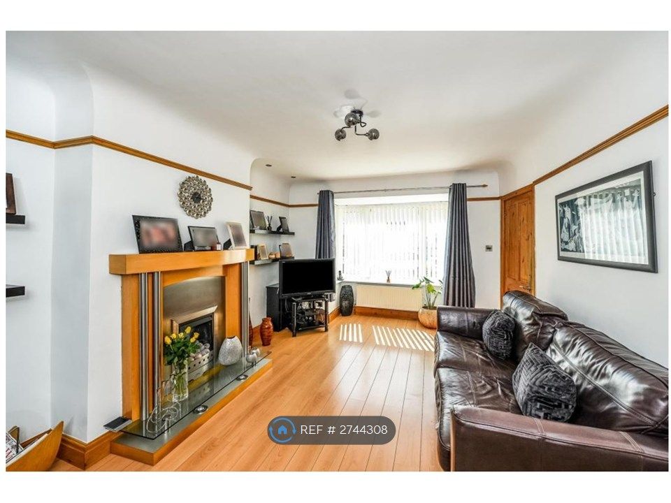 Property photo 3 of 14 Lounge 1