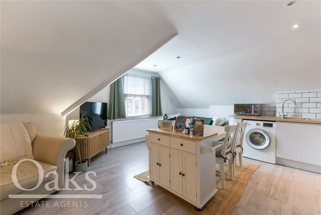 Property photo 2 of 9 Picture No. 15