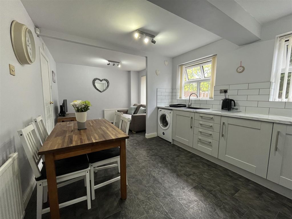 Property photo 2 of 22 Kitchen/Diner