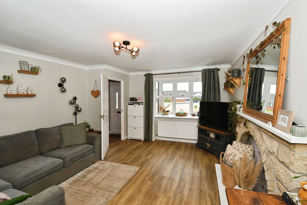 Property photo 2 of 16 Living Room