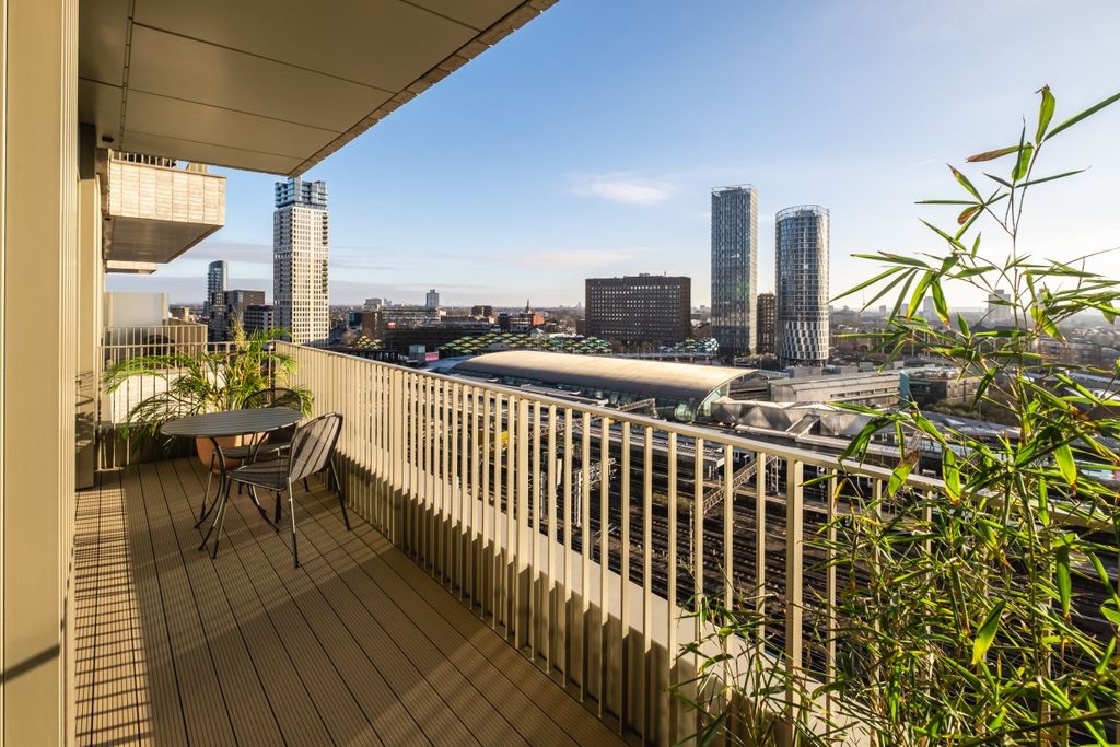 Property photo 3 of 14 Flat69Â€“Sandhu-Bui...