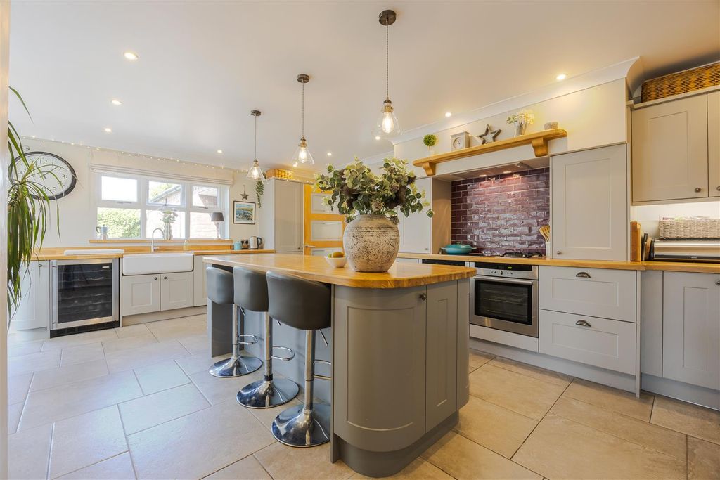 Property photo 2 of 35 Kitchen Diner