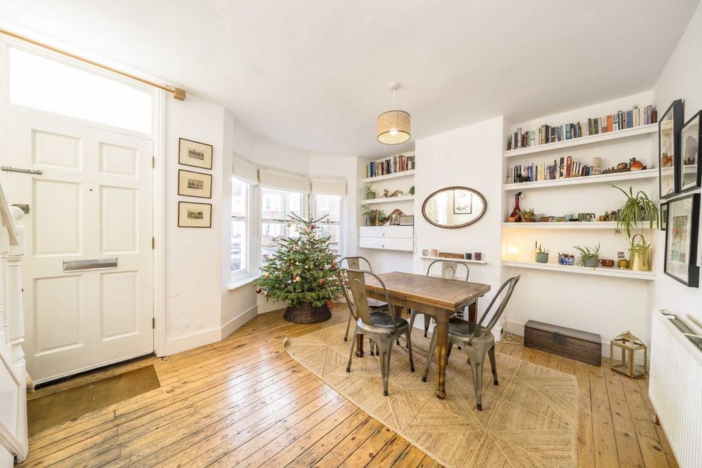 Property photo 2 of 11