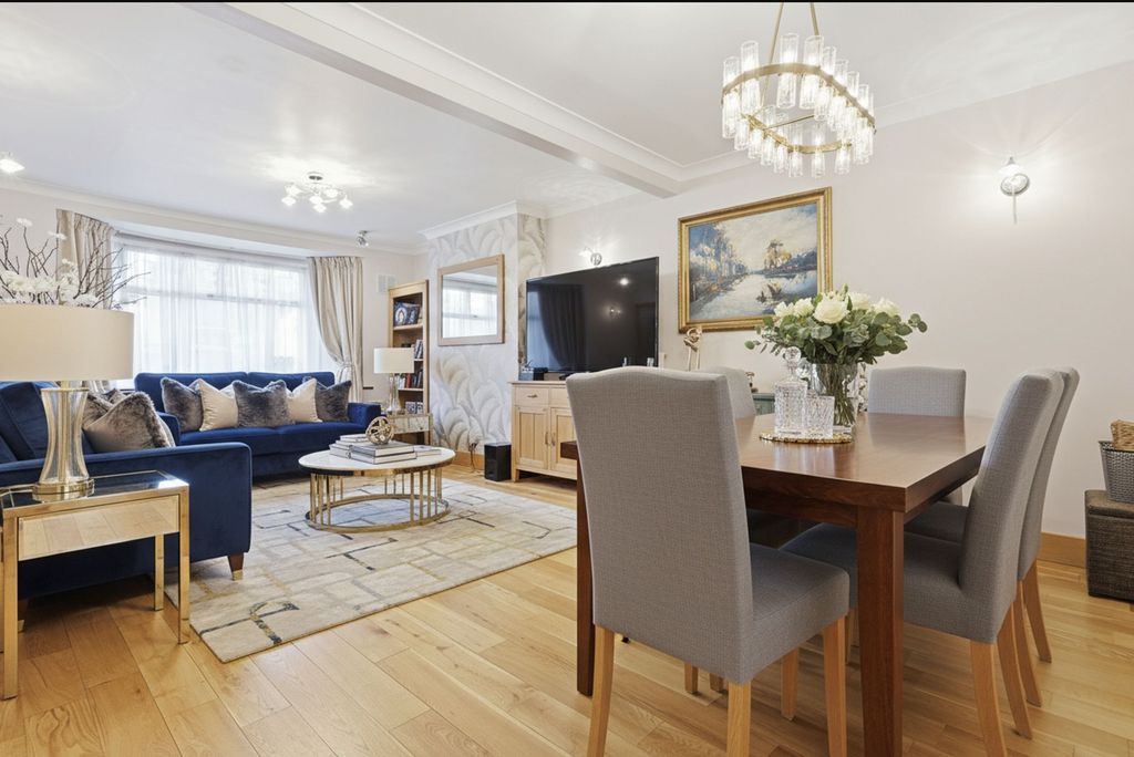 Property photo 3 of 23