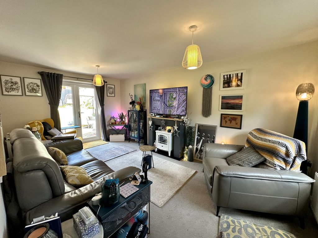Property photo 2 of 23