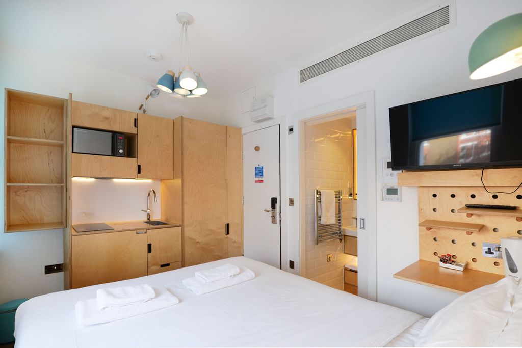 Property photo 1 of 5 Studio For Rent