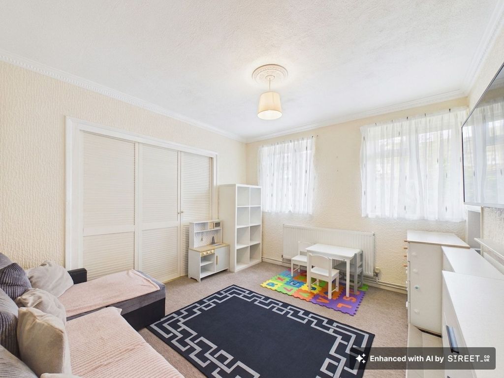 Property photo 3 of 5