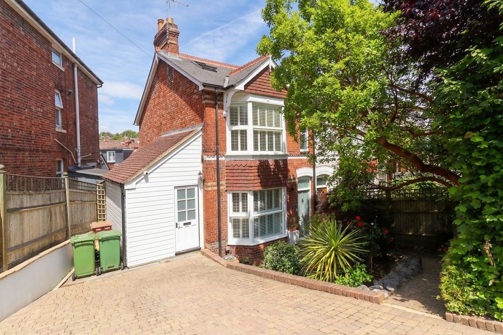 Property photo 1 of 40
