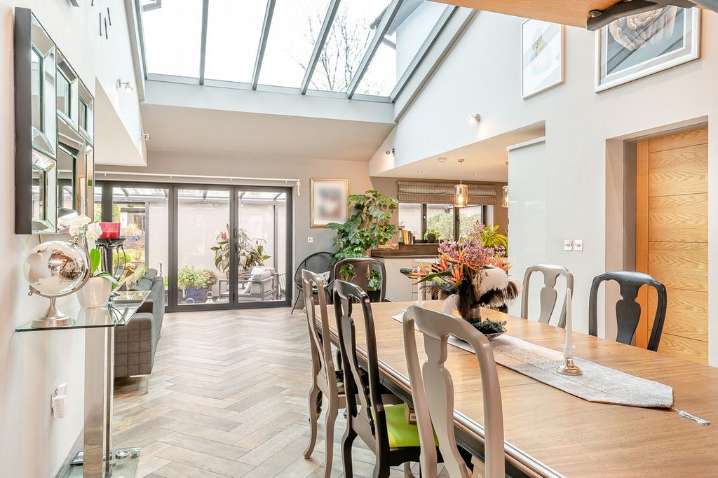 Property photo 2 of 35