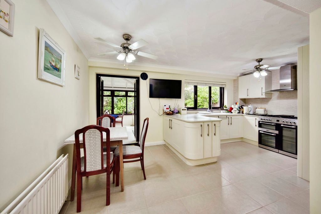 Property photo 3 of 20 Kitchen/Diner