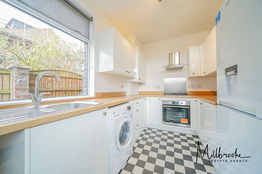 Property photo 2 of 20