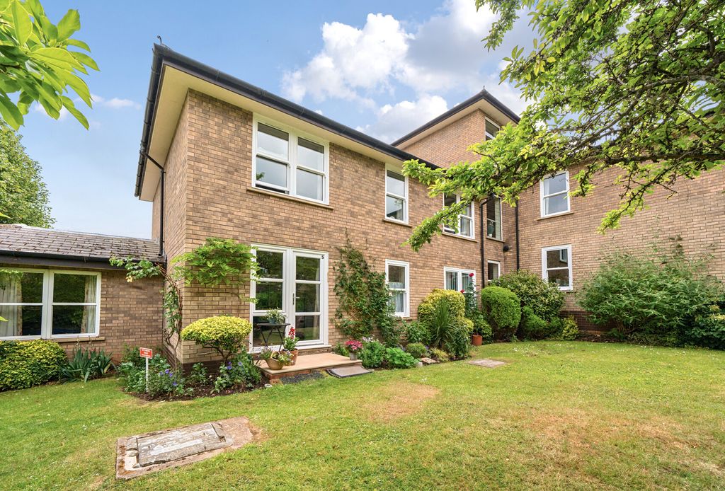 Property photo 1 of 12 1305802-6-6849733...