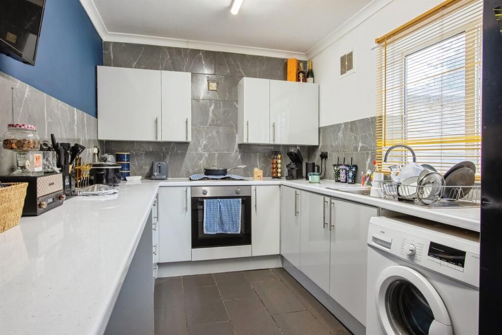 Property photo 2 of 9 Bedroom 1