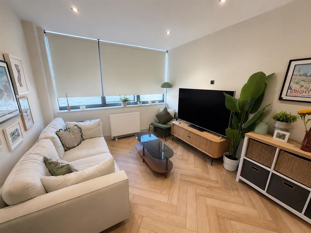 Property photo 3 of 4 Livingroom.Png