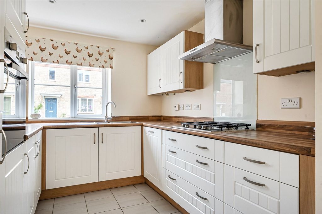 Property photo 2 of 20 Kitchen