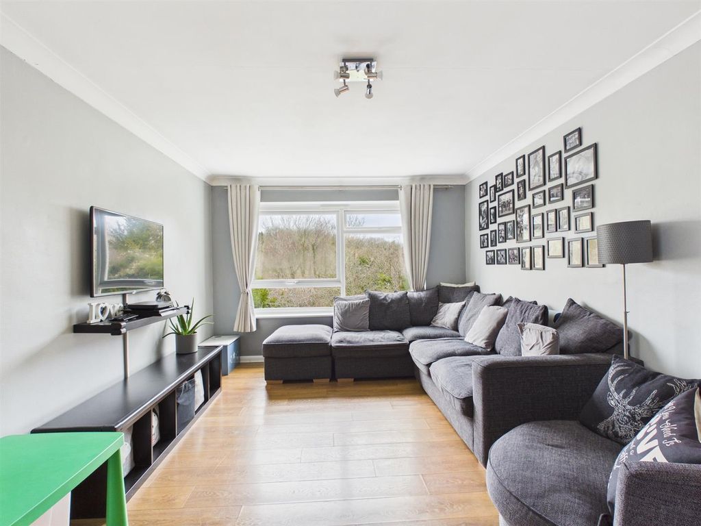 Property photo 2 of 14 Cam02885G0-Pr0563-Still001.Jpg