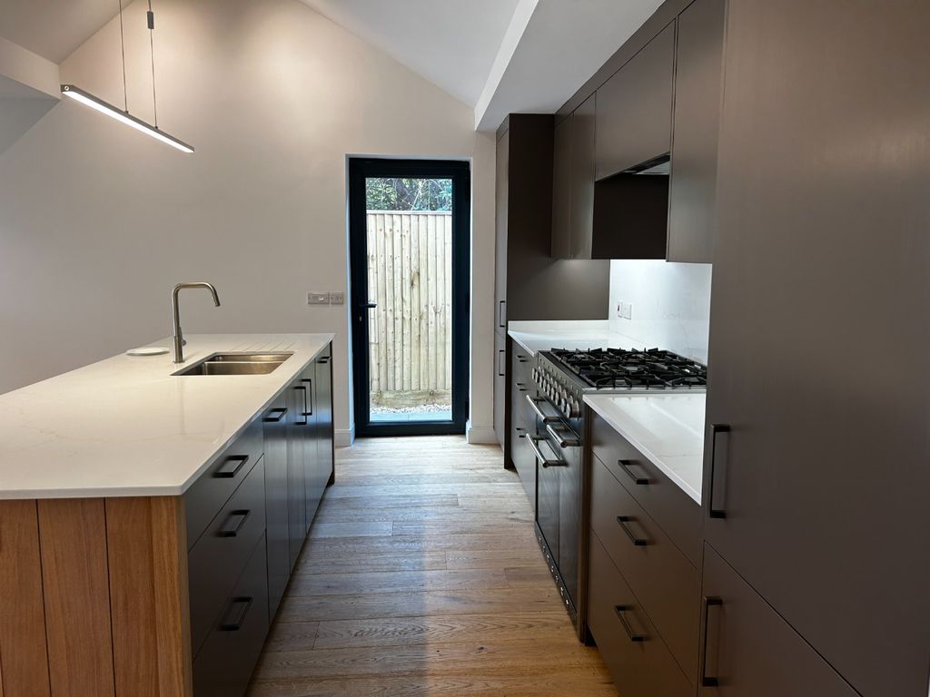 Property photo 2 of 13 3642753