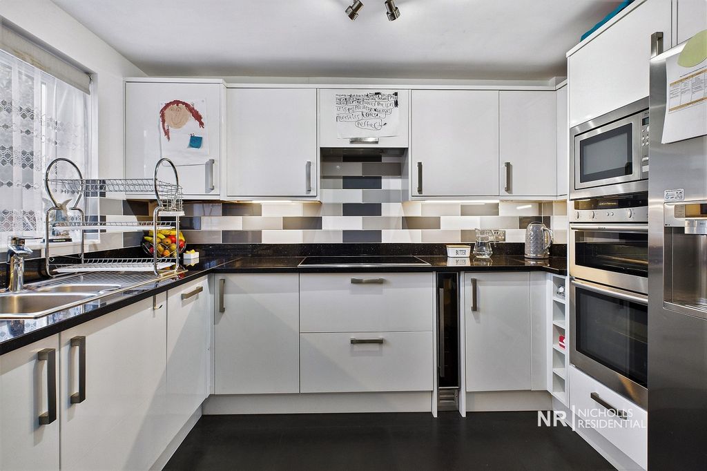 Property photo 2 of 14 Kitchen