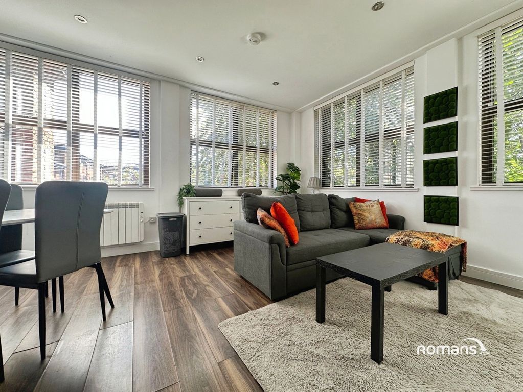 Property photo 3 of 8 Pbox-Img.Jpg