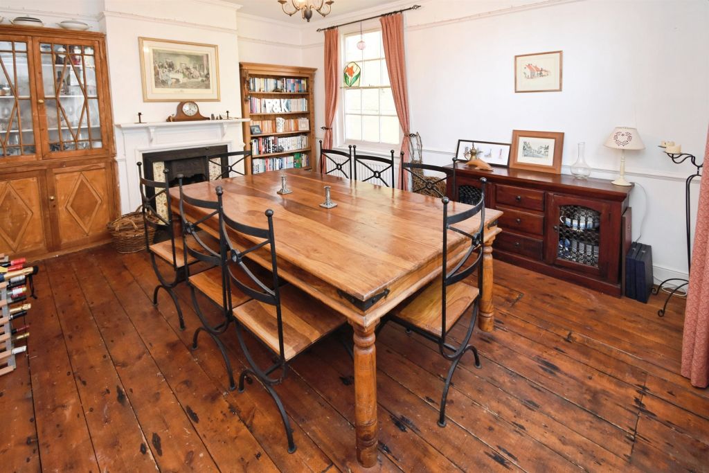 Property photo 3 of 23