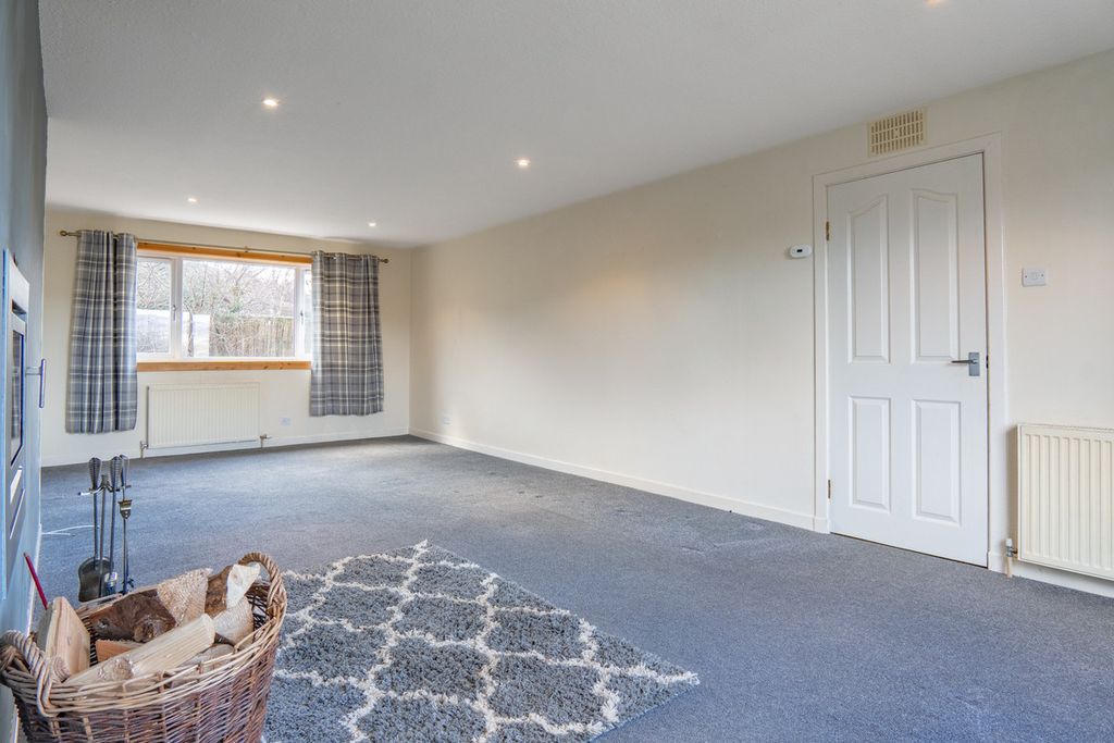 Property photo 3 of 33