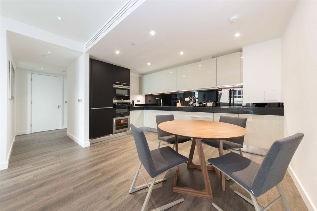 Property photo 2 of 8 Kitchen/Dining