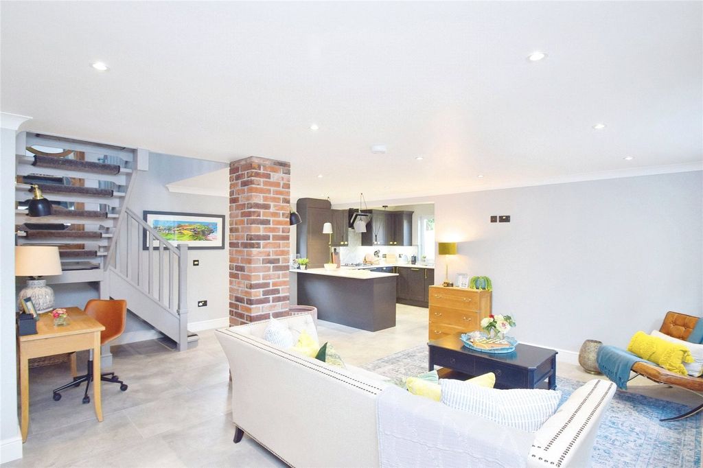 Property photo 2 of 19 Picture No. 53