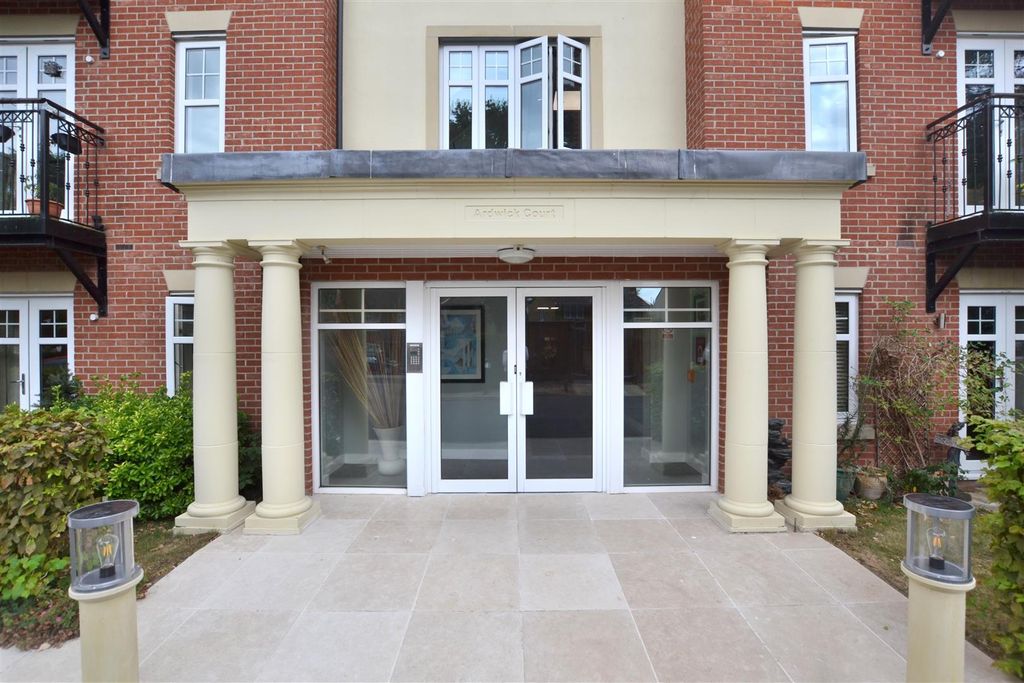 Property photo 2 of 20 Communal Entrance.Jpg