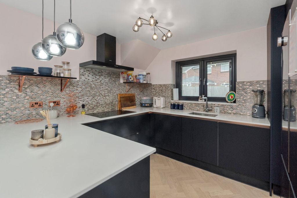 Property photo 3 of 35