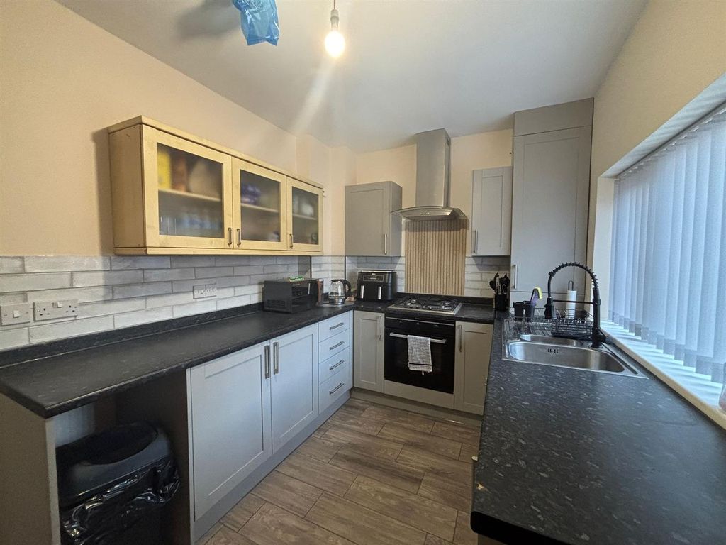 Property photo 3 of 8 Kitchen/Diner