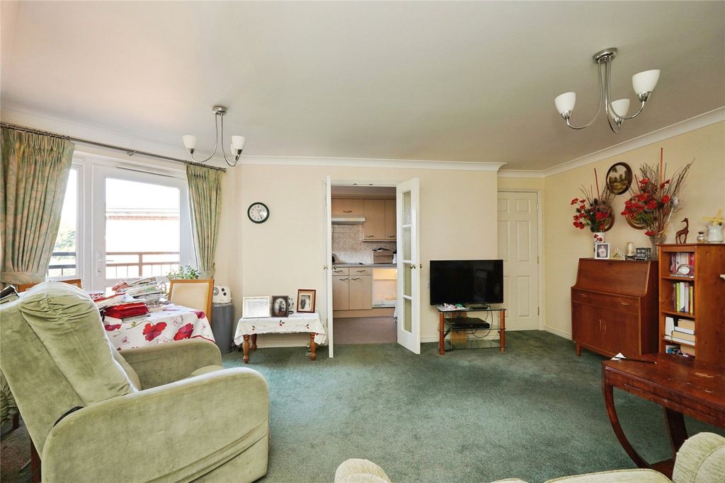 Property photo 2 of 11 Lounge