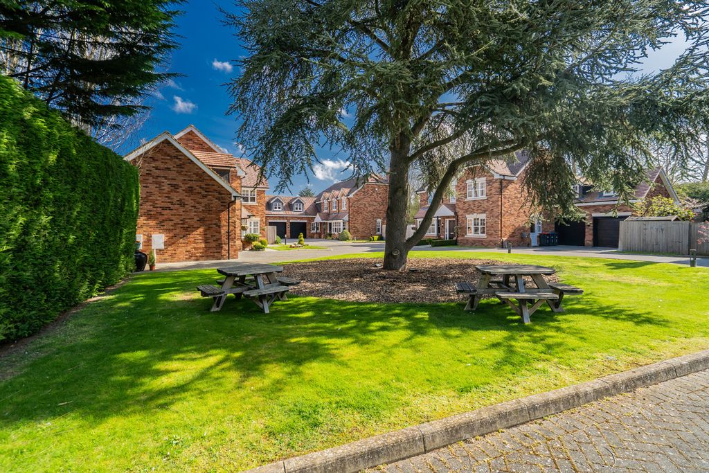 Property photo 1 of 37