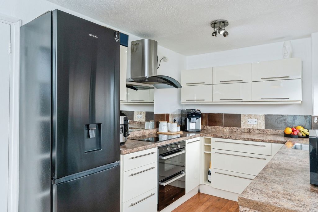 Property photo 3 of 26 Pbox-Img.Jpg