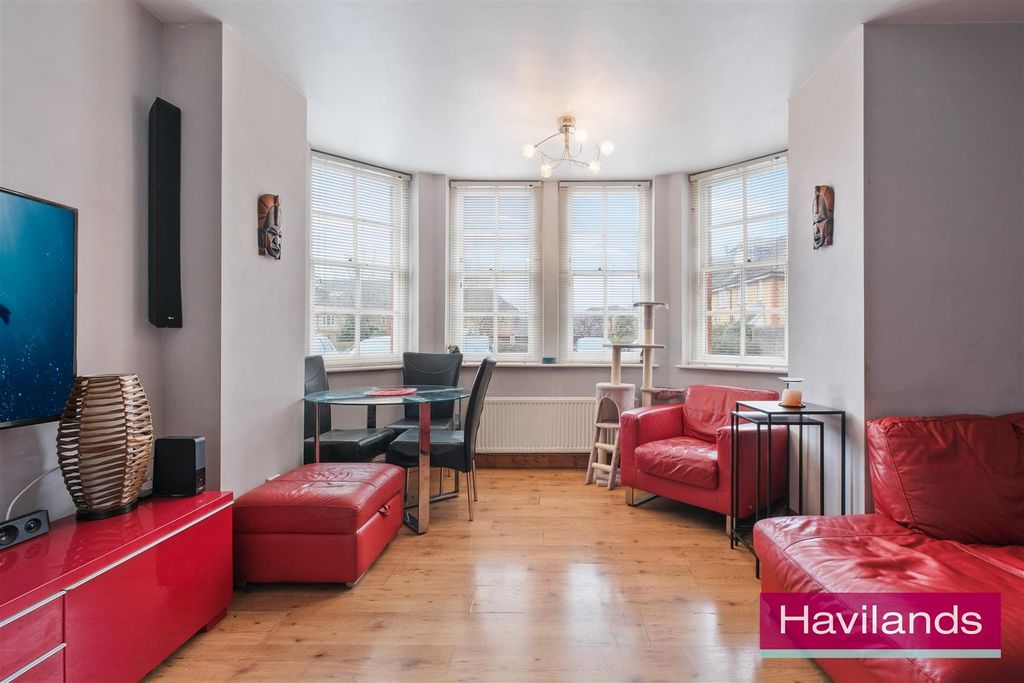 Property photo 2 of 12 Treves Close-1.Jpg