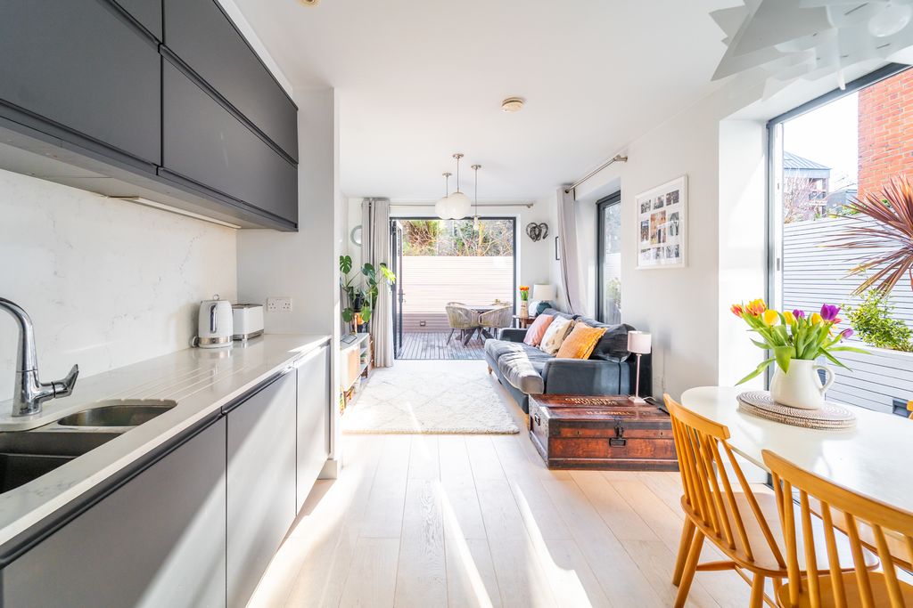 Property photo 1 of 13 Ndb02675