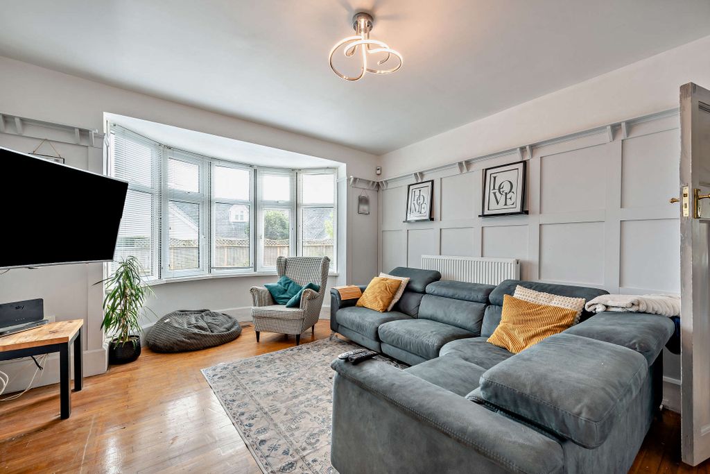 Property photo 3 of 44