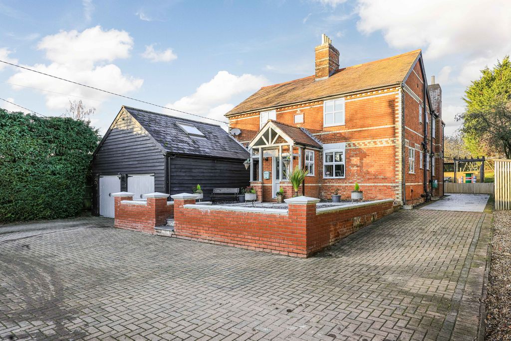 Property photo 3 of 38 Img1