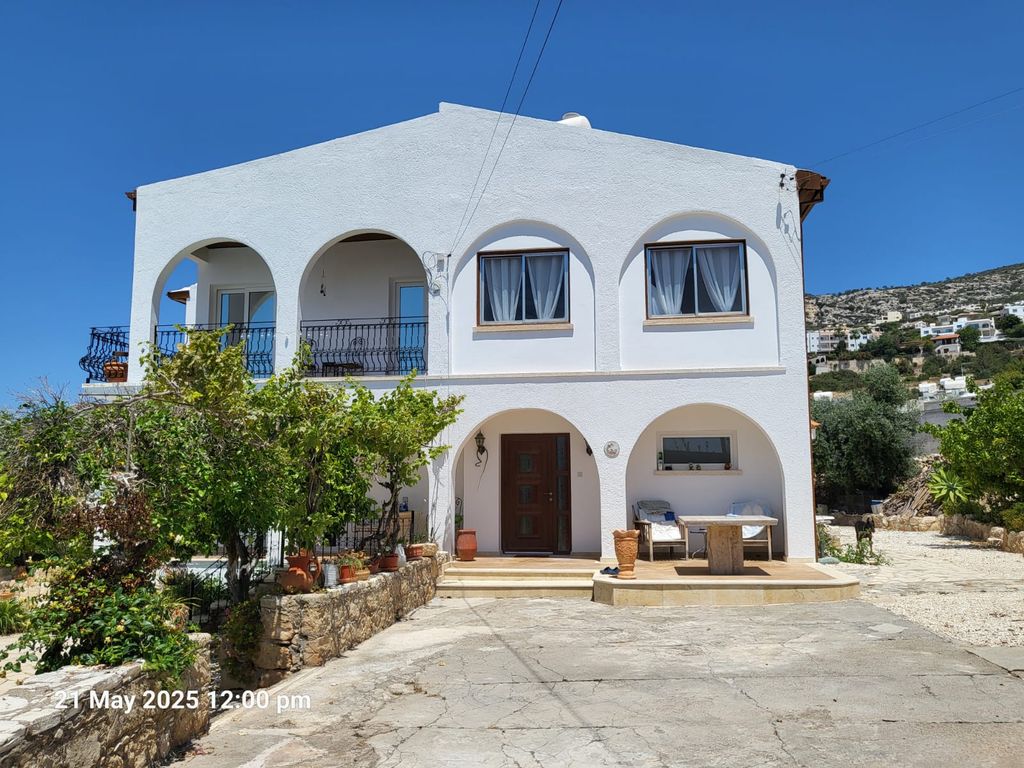 Property photo 2 of 39