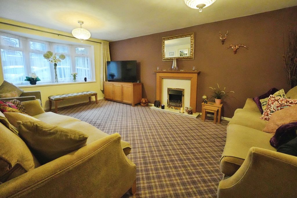 Property photo 2 of 29 Lounge