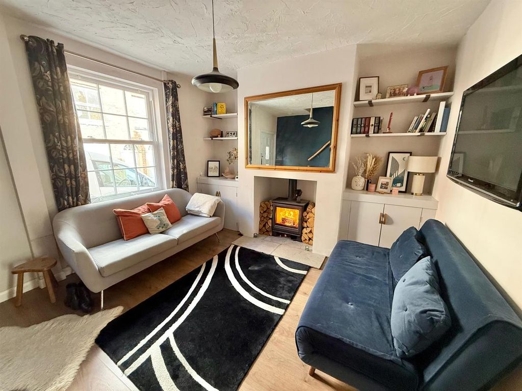 Property photo 2 of 17