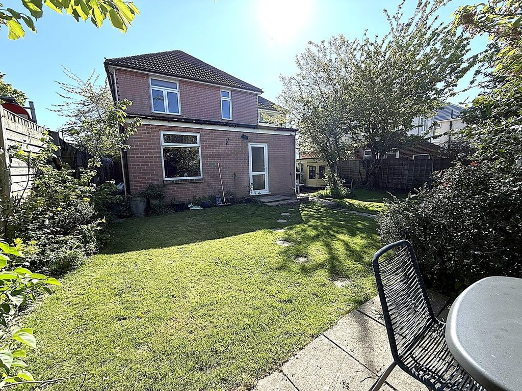 Property photo 2 of 40