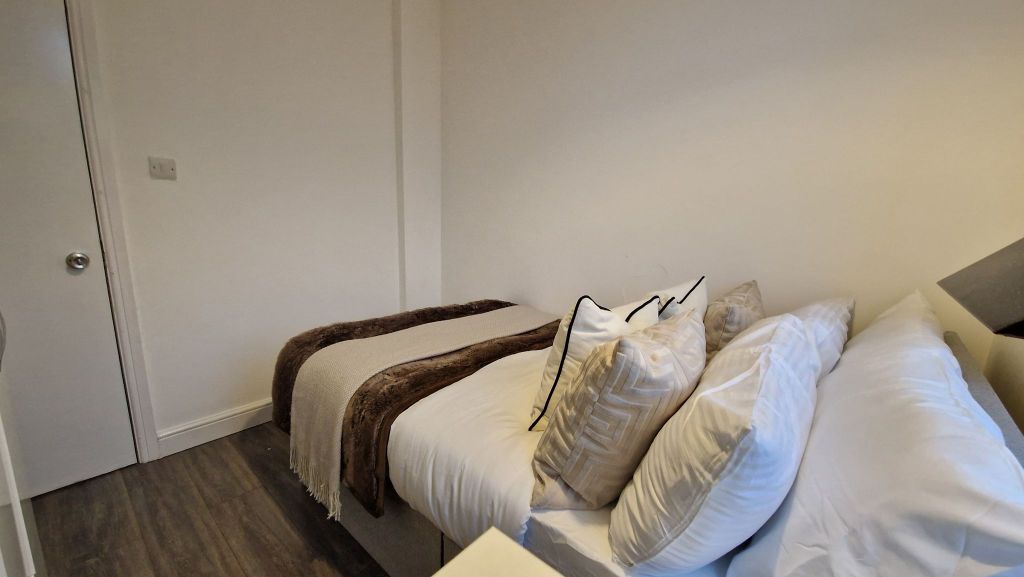 Property photo 3 of 5 Room 4