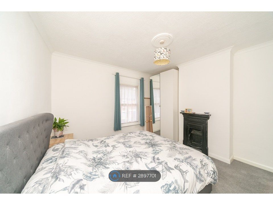 Property photo 2 of 9 King Size Bedroom (2)