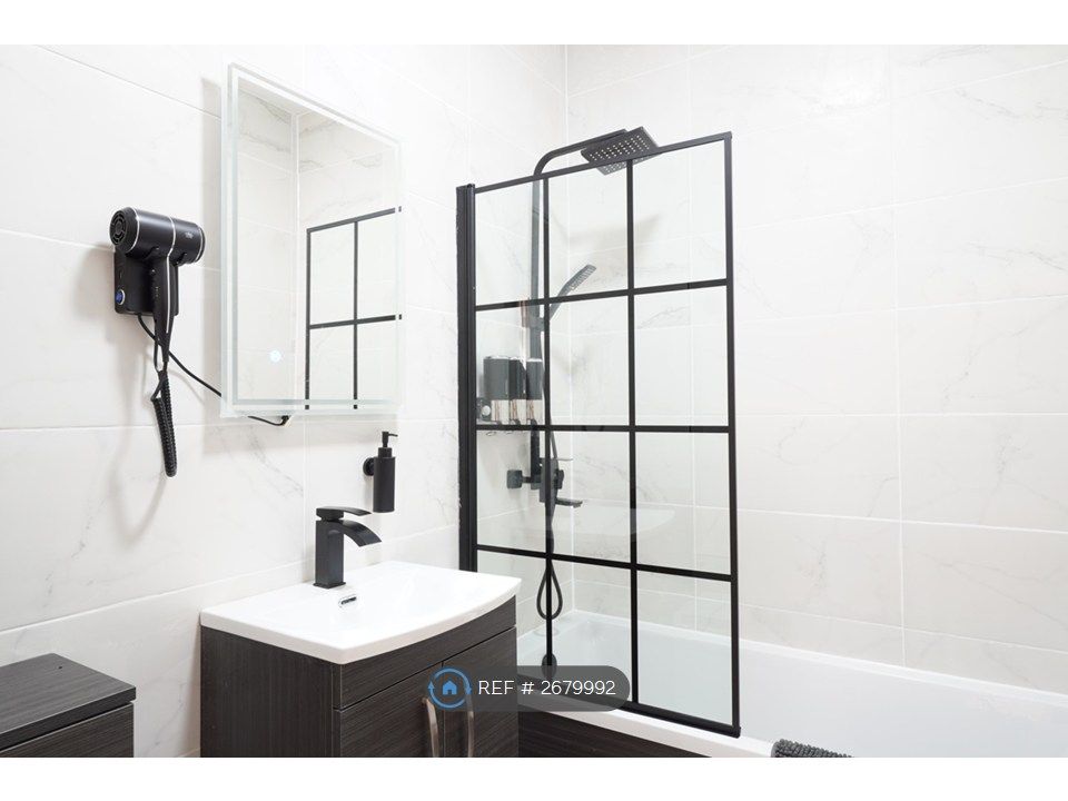 Property photo 2 of 15 Bathroom